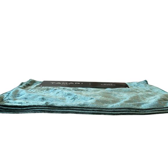 Tahari Green Velvet Velour Placemats Set of 4 Christmas Holiday 13x18 New - Picture 4 of 15